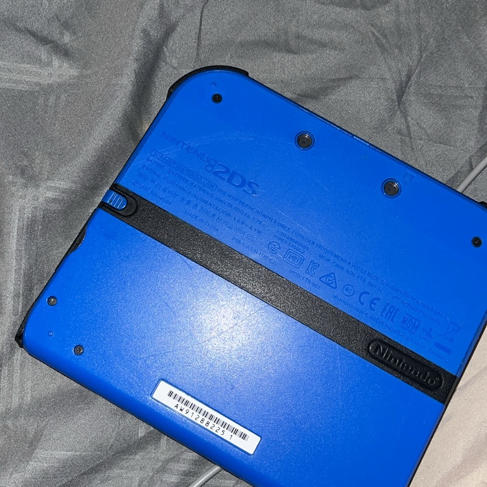 🍎Nintendo 2DS🍎 - Picture 2 of 7
